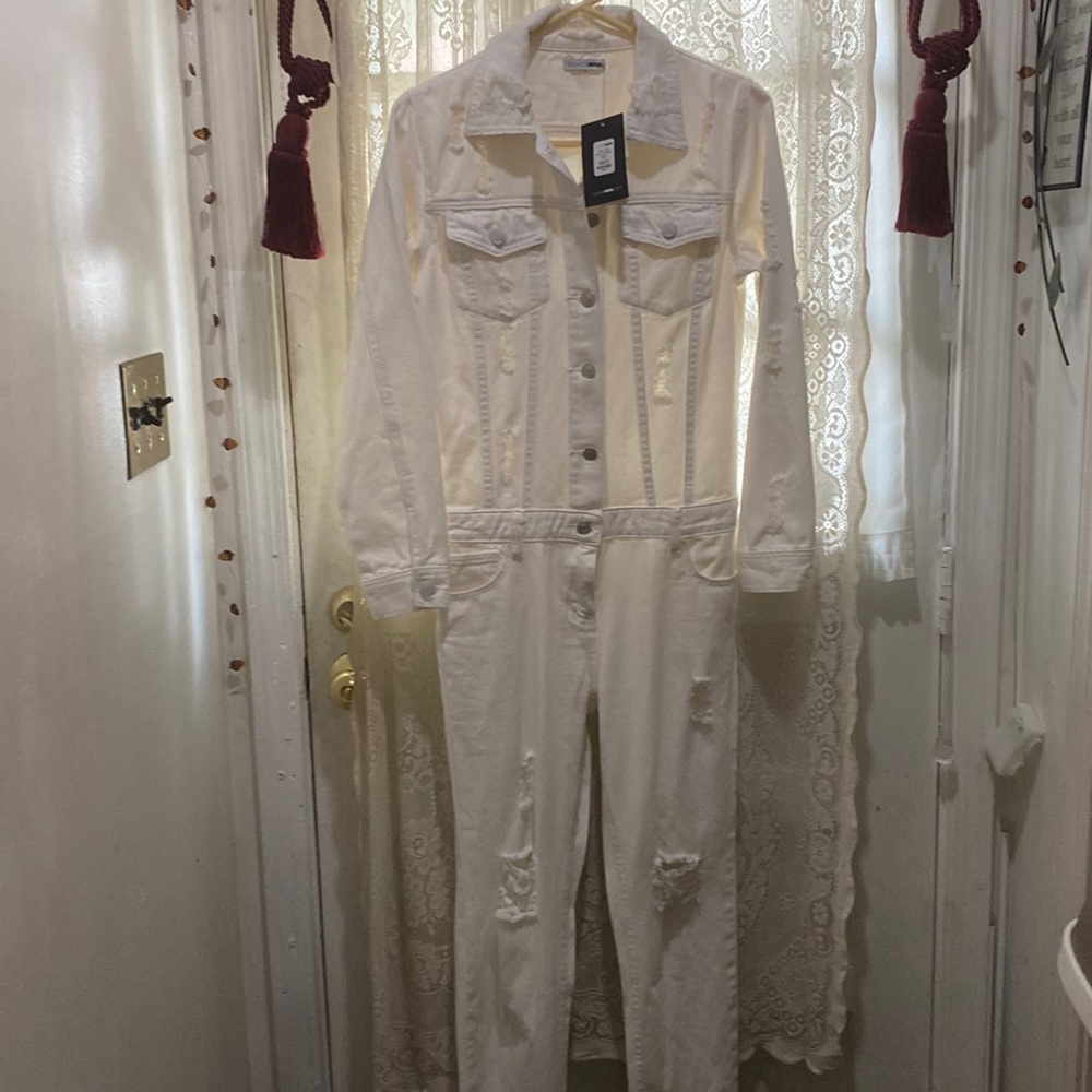 FASHIONOVA(NWT)-WHITE ‘DISTRESSED’ COTTON DENIM JUMPSUIT